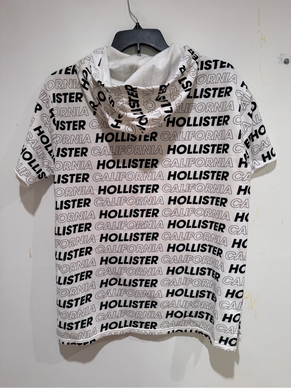 Hollister Mens White Short Sleeve Logo Hoodie with Black Drawstrings - Picture 4 of 4